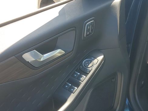 Used 2020 Ford Escape Titanium FWD image 22
