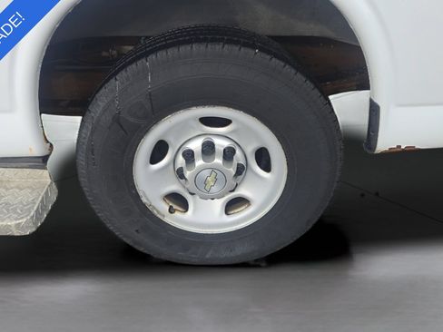 Used 2012 Chevrolet Express 2500 RWD image 28