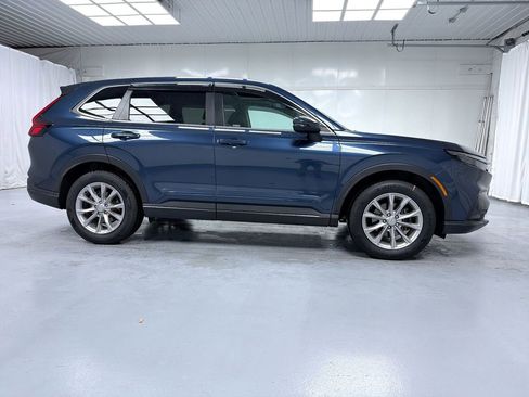 Used 2023 Honda CR-V EX image 10