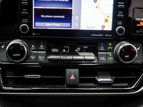 Used 2022 Toyota Highlander XLE image 21