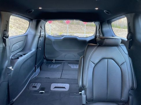 New 2026 Chrysler Pacifica Select image 18