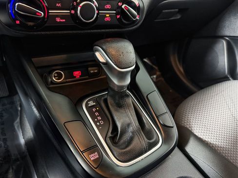 Used 2022 Kia Soul LX image 17