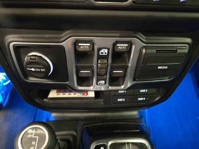 Used 2019 Jeep Wrangler Unlimited Sahara AWD/4WD image 26