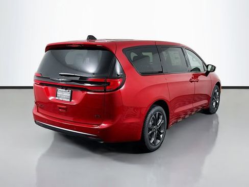 New 2026 Chrysler Pacifica Select image 7