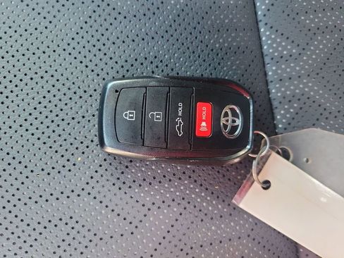 Used 2025 Toyota Tundra Limited image 37