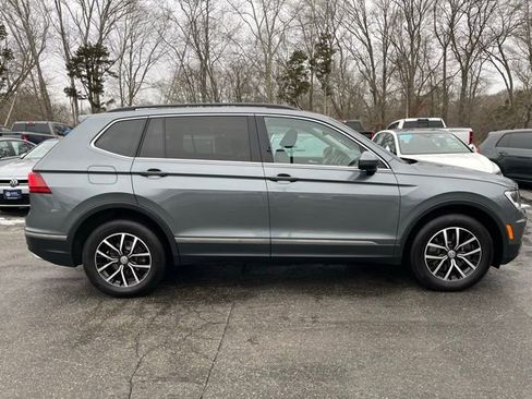Certified 2021 Volkswagen Tiguan SE w/ Panoramic Sunroof Package image 5