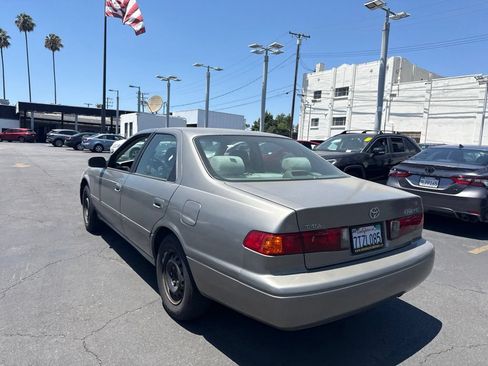 Used 2000 Toyota Camry CE FWD image 6