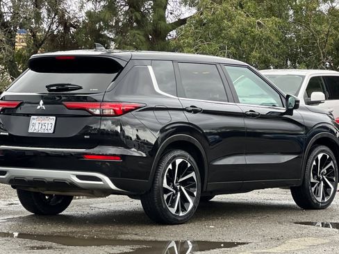 Used 2024 Mitsubishi Outlander SE image 4