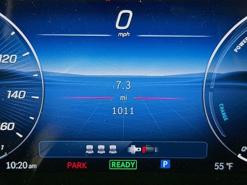 Used 2025 Mercedes-Benz GLC 350e 4MATIC image 12