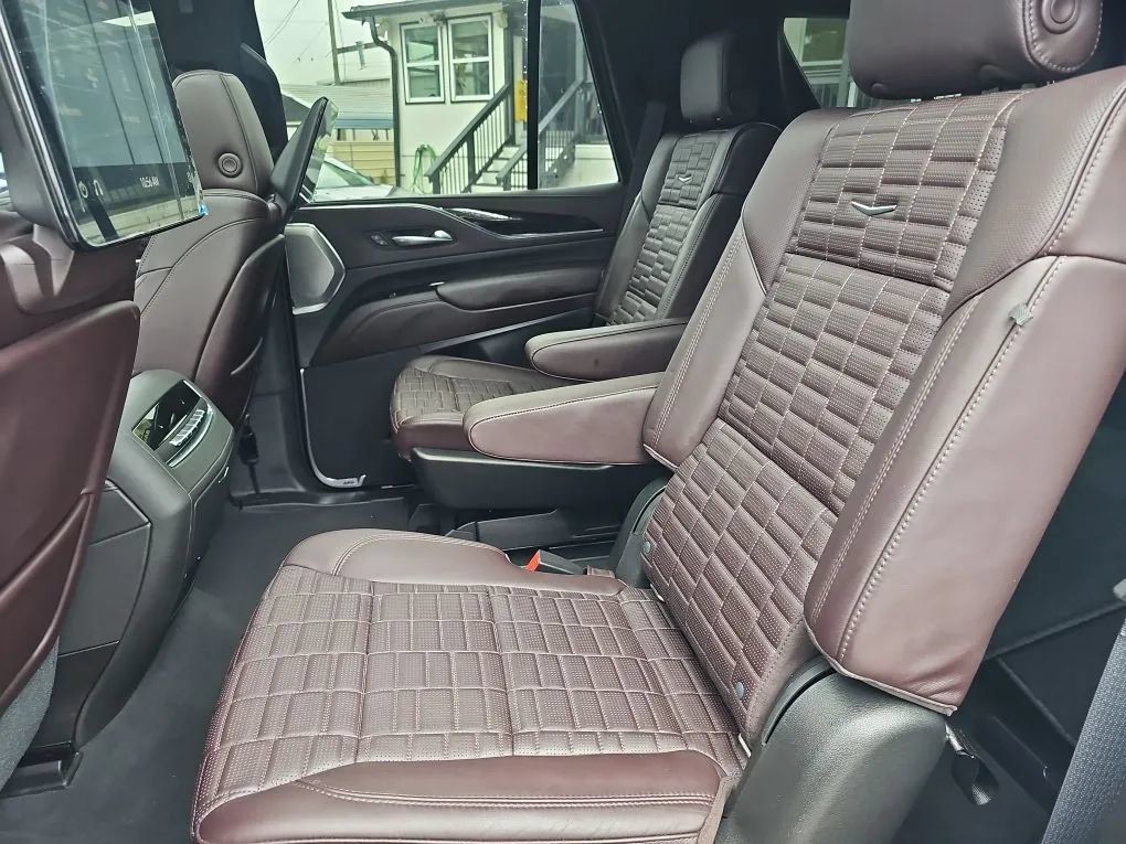 Used 2021 Cadillac Escalade Premium Luxury Platinum RWD image 29