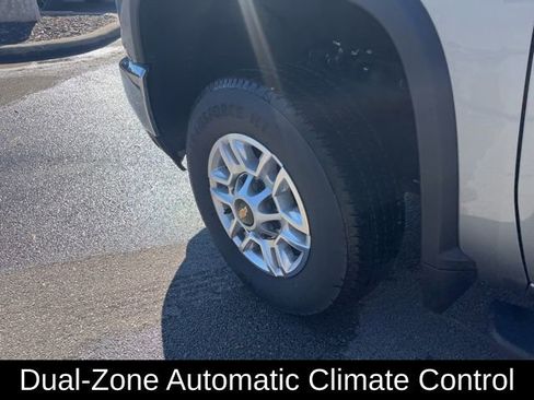 Used 2025 Chevrolet Silverado 2500 LT w/ Convenience Package image 10