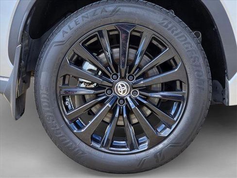 Used 2024 Toyota Highlander XSE image 14