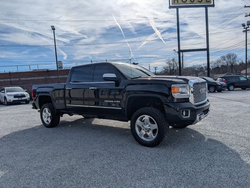 Used 2015 GMC Sierra 2500 Denali image 3