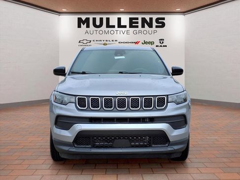 Used 2023 Jeep Compass Sport image 2