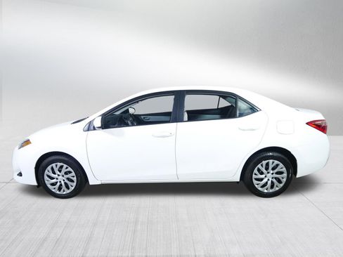 Used 2017 Toyota Corolla LE FWD image 4