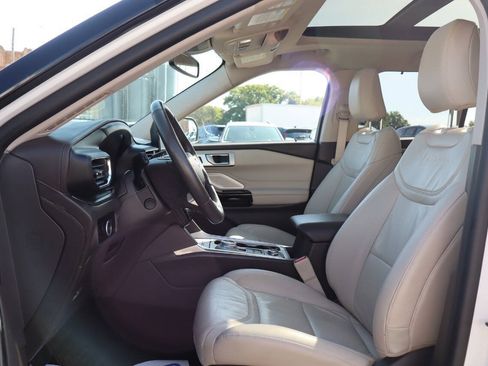 Used 2023 Ford Explorer Platinum w/ Technology Package AWD/4WD image 5