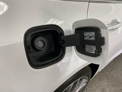 Used 2020 Chevrolet Malibu Premier image 28