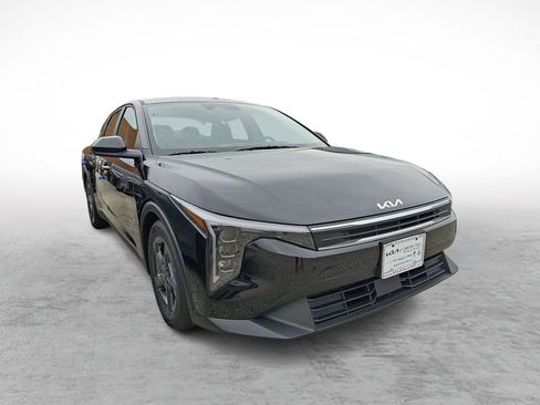 New 2025 Kia K4 LXS image 2
