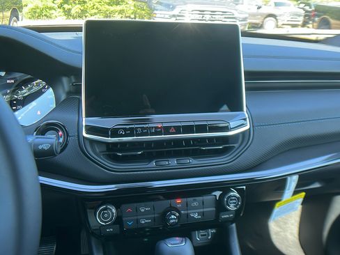 New 2025 Jeep Compass Latitude w/ Altitude Special Edition image 27