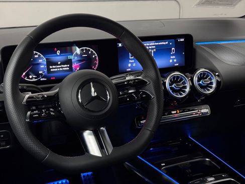 Used 2025 Mercedes-Benz GLA 250 image 34