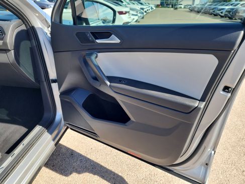 Used 2021 Volkswagen Tiguan SE R-Line image 16