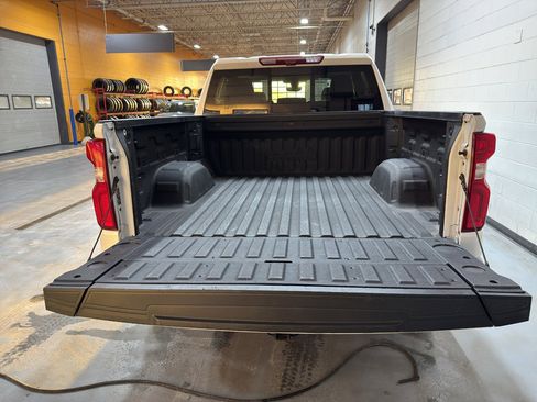 Certified 2022 Chevrolet Silverado 1500 High Country w/ Technology Package image 21