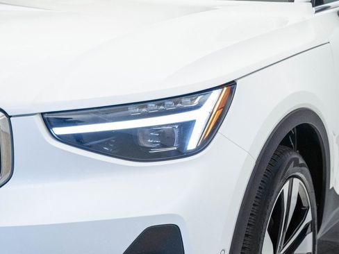 Used 2025 Volvo XC40 B5 Plus w/ Climate Package image 9