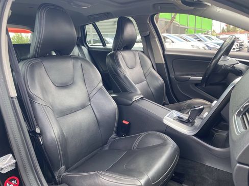 Used 2018 Volvo V60 T5 Dynamic w/ Vision Package FWD image 12