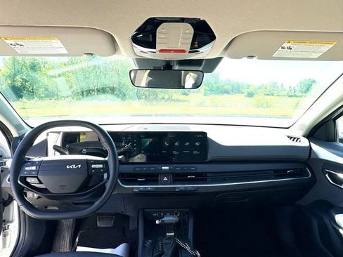 Used 2025 Kia K4 EX FWD image 11