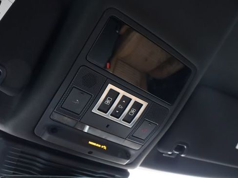 Used 2023 Land Rover Discovery S R-Dynamic image 22