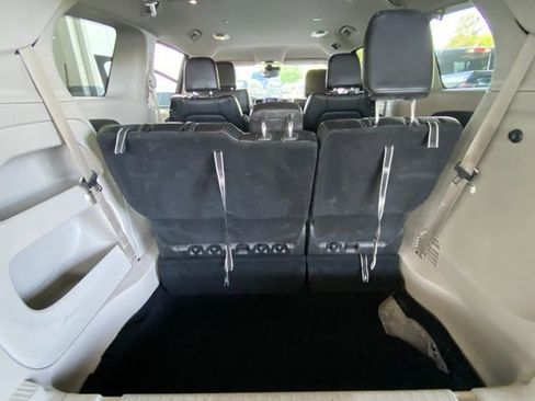 Used 2023 Chrysler Pacifica Touring-L image 25