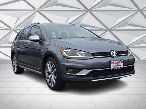 Used 2018 Volkswagen Golf Alltrack S image 2