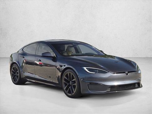 Used 2023 Tesla Model S Standard Range image 3