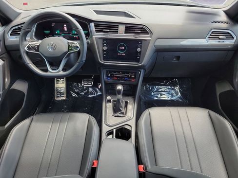 Used 2023 Volkswagen Tiguan SE R-Line image 14