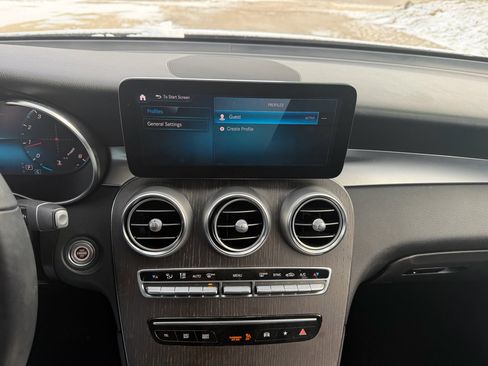 Used 2021 Mercedes-Benz GLC 300 4MATIC image 12