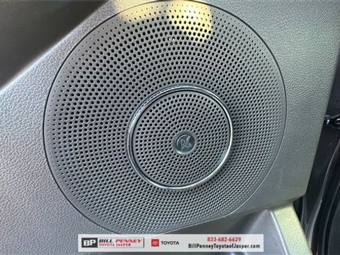 Used 2018 Ford Expedition Limited w/ Equipment Group 301A image 23