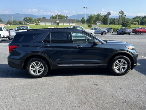 Used 2022 Ford Explorer XLT w/ Equipment Group 202A image 5