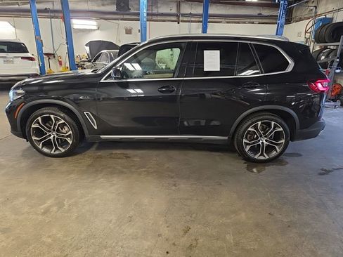 Used 2022 BMW X5 sDrive40i w/ Premium Package RWD image 2