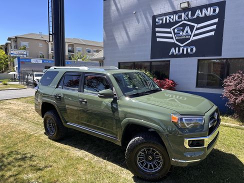 Used 2022 Toyota 4Runner Limited AWD/4WD image 2