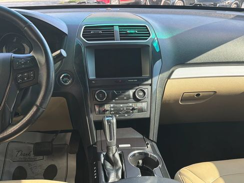 Used 2016 Ford Explorer XLT w/ Equipment Group 202A FWD image 30