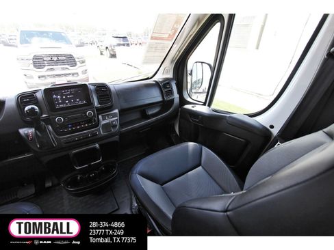 Used 2024 RAM ProMaster 2500 w/ Convenience Group FWD image 11