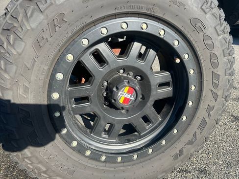 Used 2020 Toyota Tacoma TRD Off-Road image 13