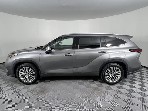 Used 2026 Toyota Highlander Platinum AWD/4WD image 9