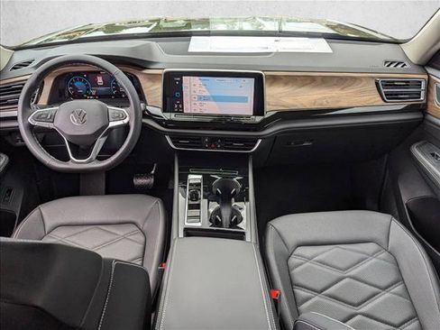 Used 2025 Volkswagen Atlas SE image 13
