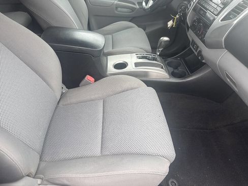 Used 2012 Toyota Tacoma 4x4 Double Cab w/ TRD Sport Pkg image 6