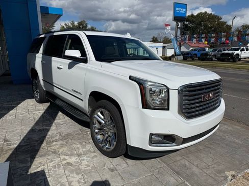 Used 2020 GMC Yukon XL SLT w/ Premium Edition image 5