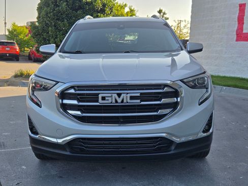 Used 2020 GMC Terrain SLT w/ Preferred Package FWD image 2