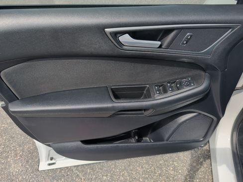 Used 2019 Ford Edge SE w/ SE Fleet Driver's Package FWD image 16