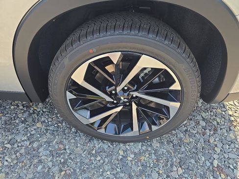 New 2025 Mitsubishi Outlander SE image 28