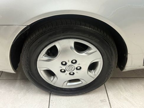 Used 2004 Toyota Avalon XLS image 36